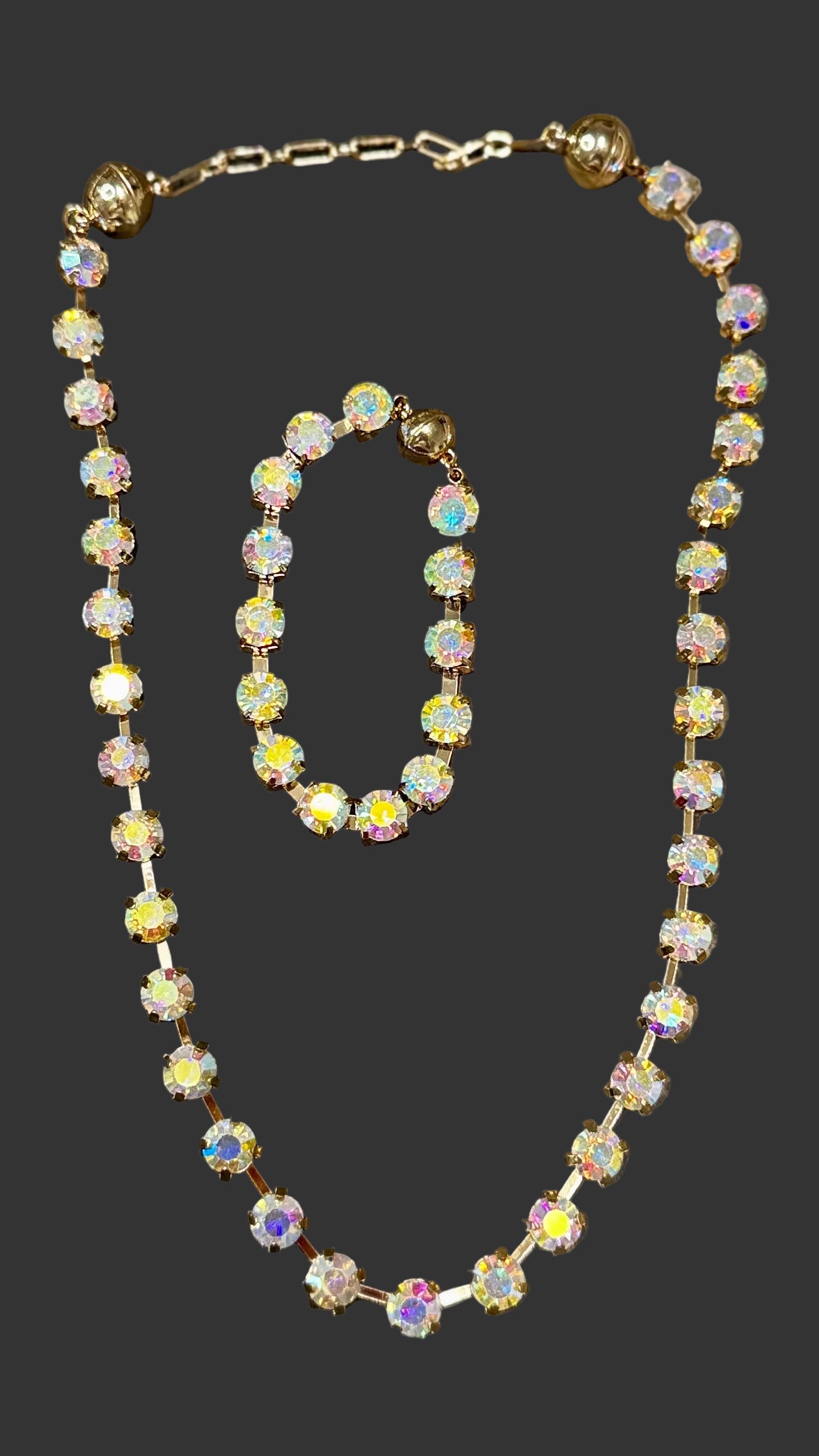 What's Hot Solid Stone Necklace w/Magnet Closure