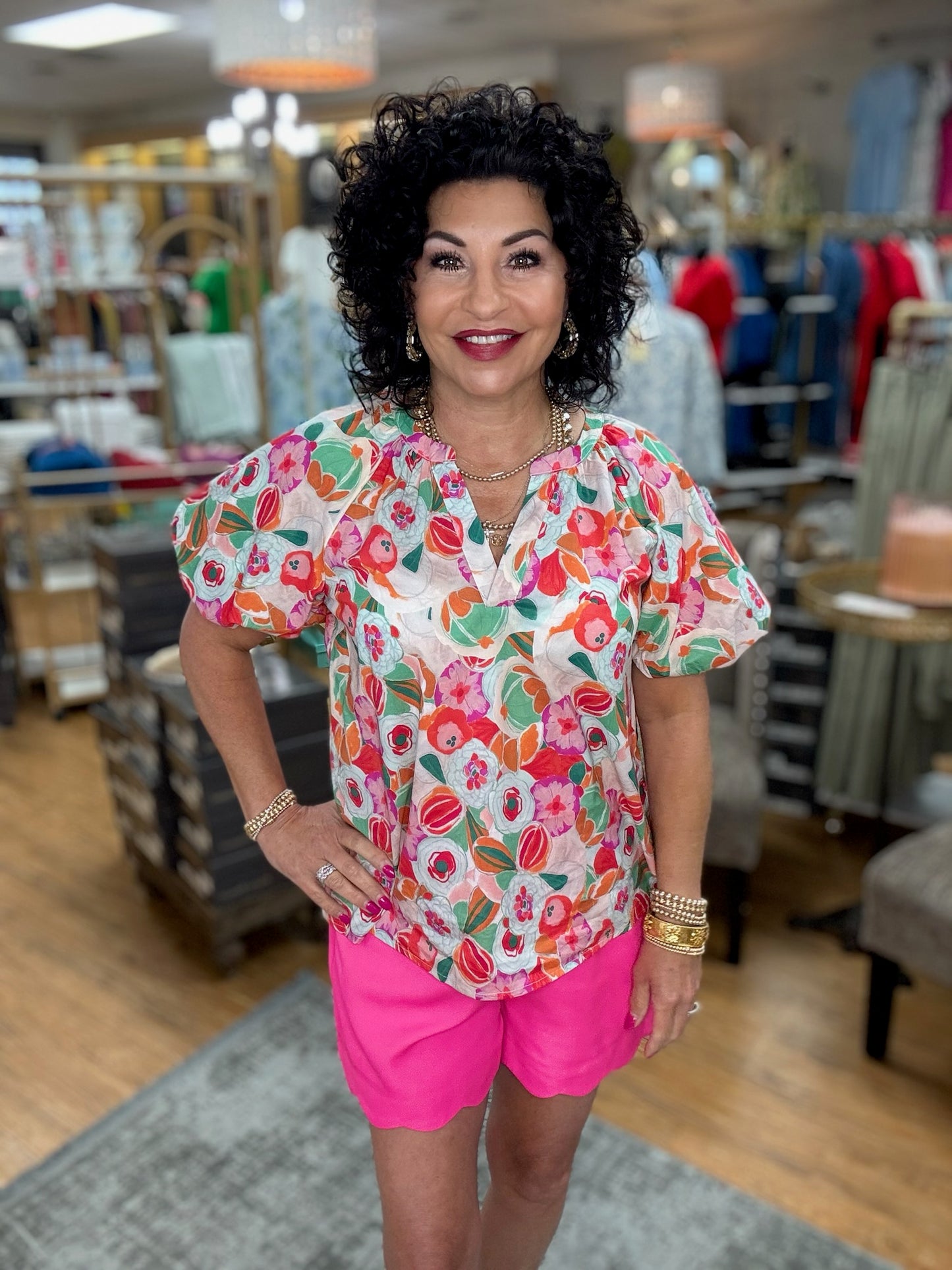 Floral print top with slit neck featuring wrinkle, raglan short balloon sleeves