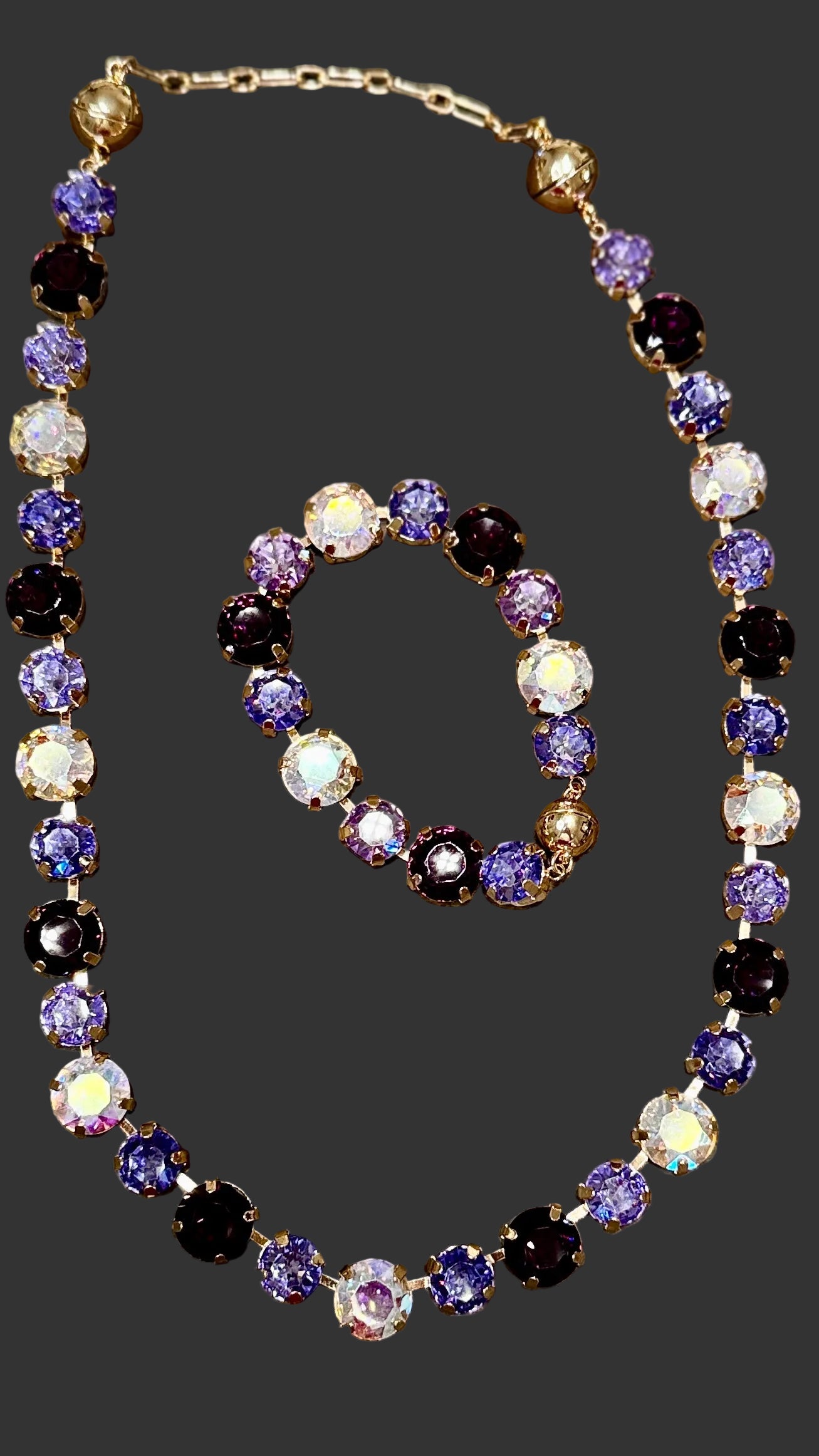 What's Hot Mulit Stone Necklace w/Magnet Closure