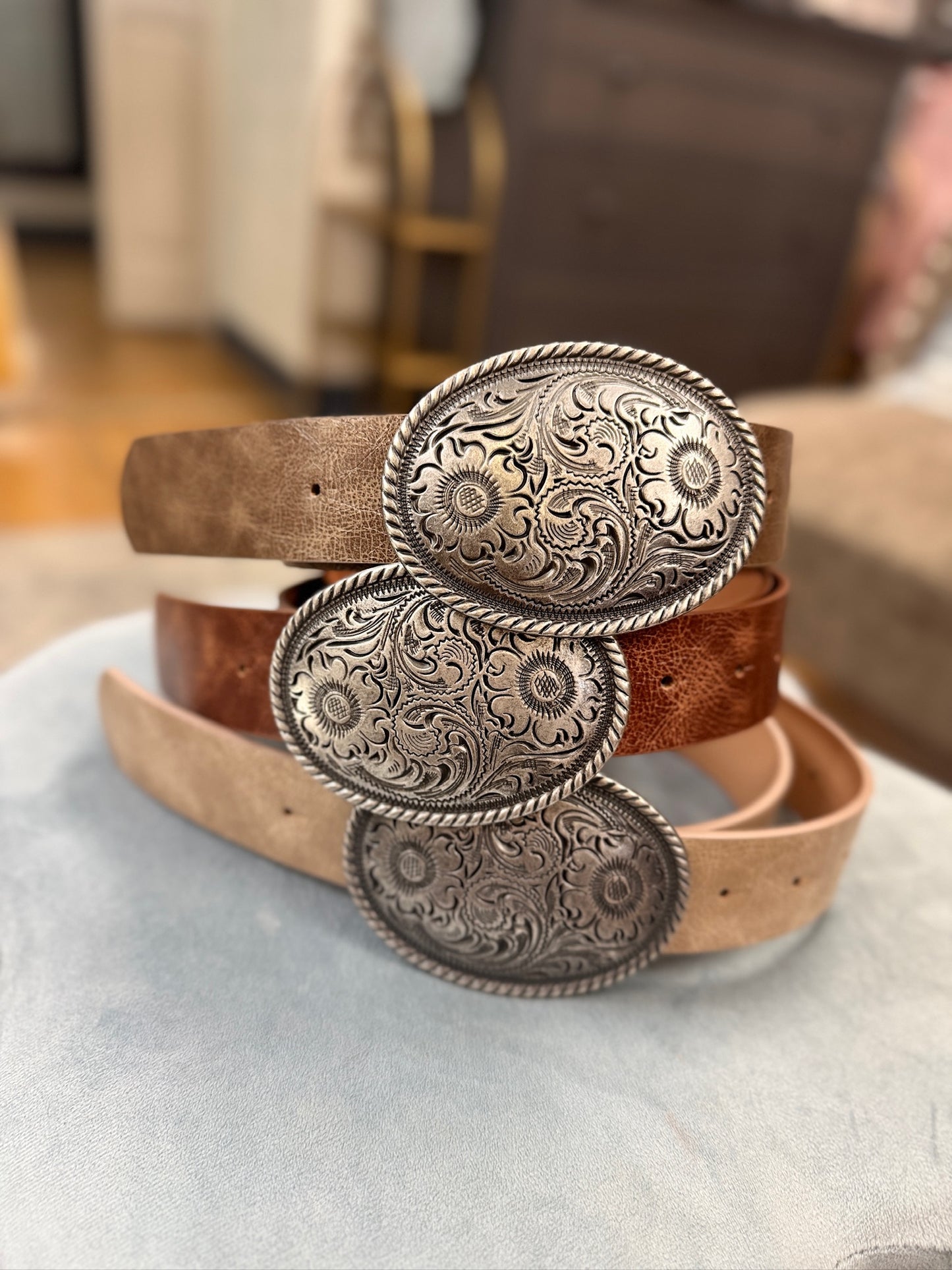 Flower Embossed Oval Buckel Vintage Strap