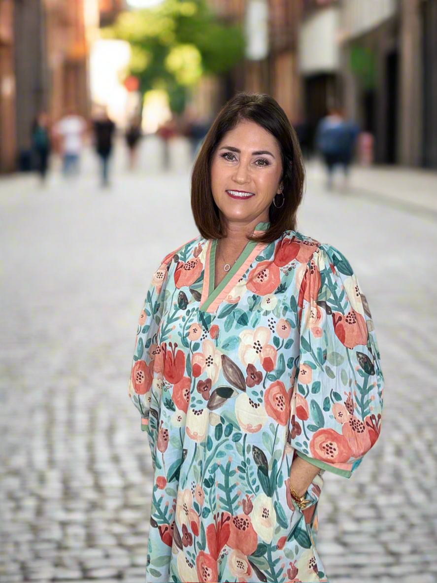 Floral print ¾ bubble sleeve pullover mini dress featuring 2-tone necka nd sleeve band. Pockets