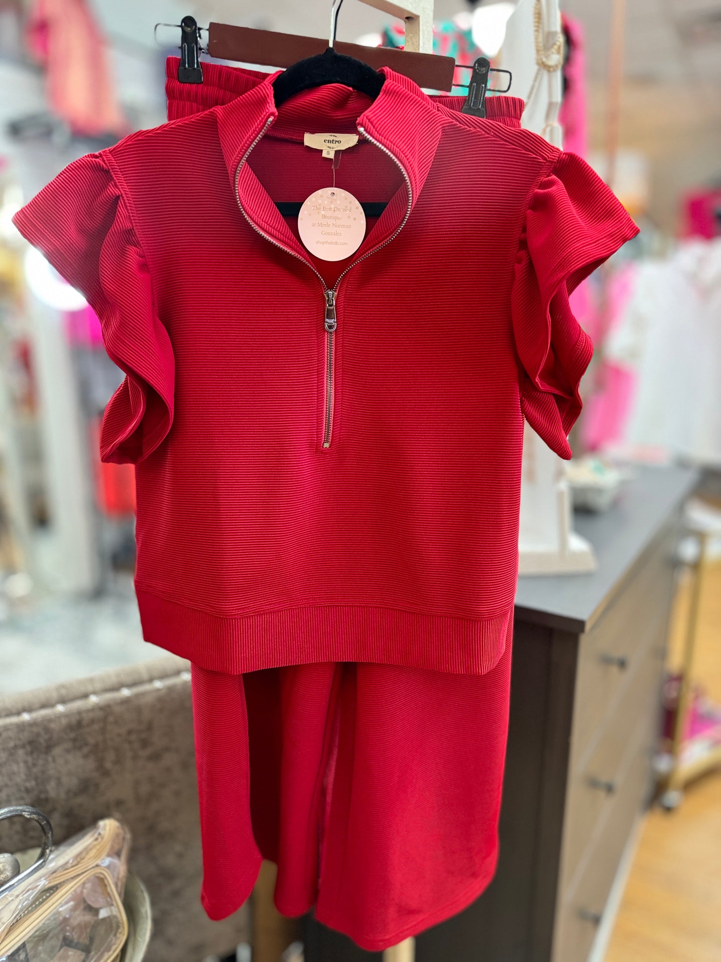 Textured solid ruffle sleeve top feauring zipper closure at front