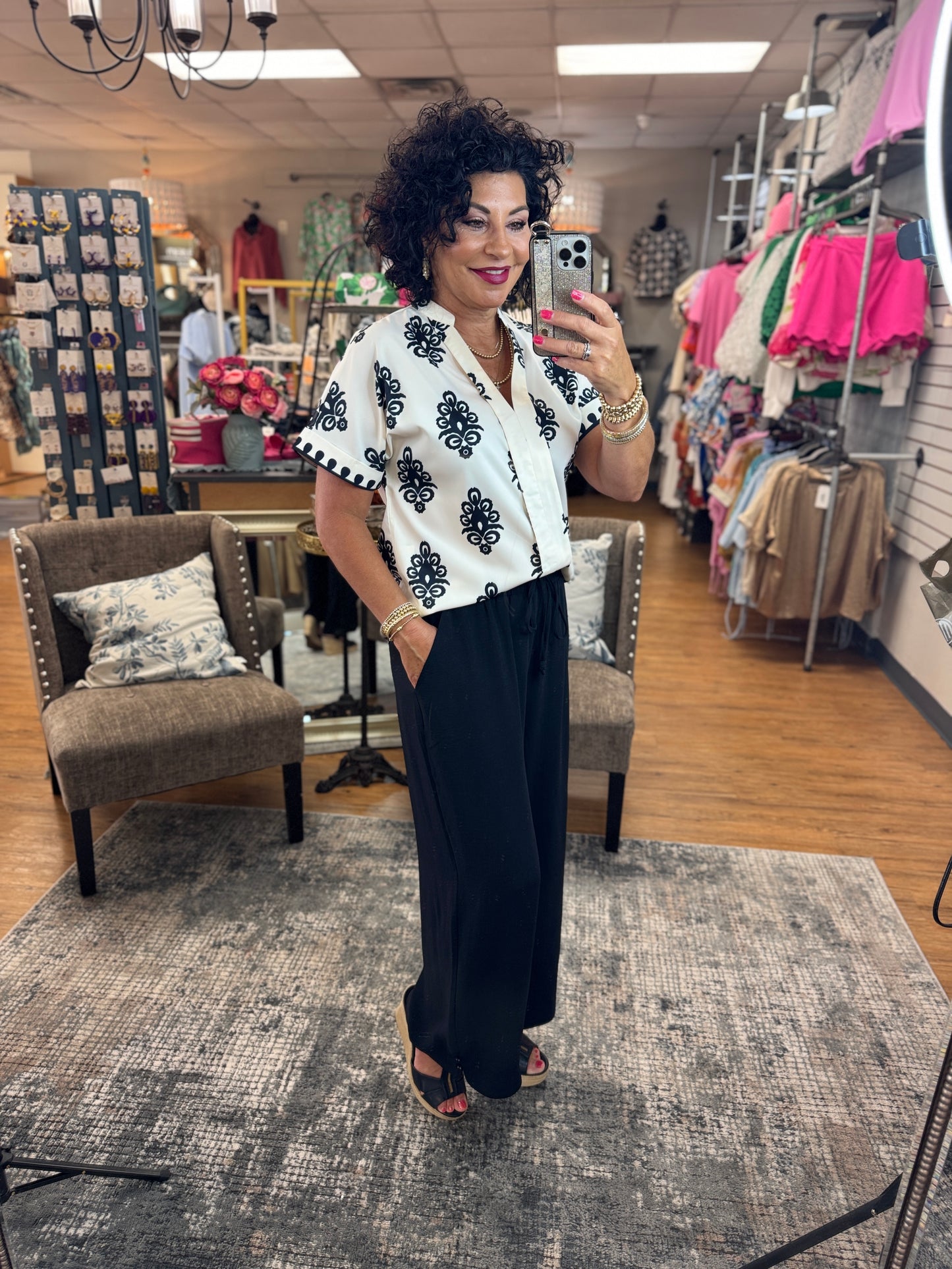 Solid pants with drawstring waistline, side pockets, loose fits and buttoned at the legs ends.