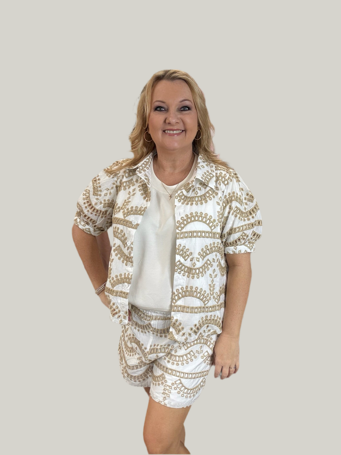 Embroidered pull on shorts