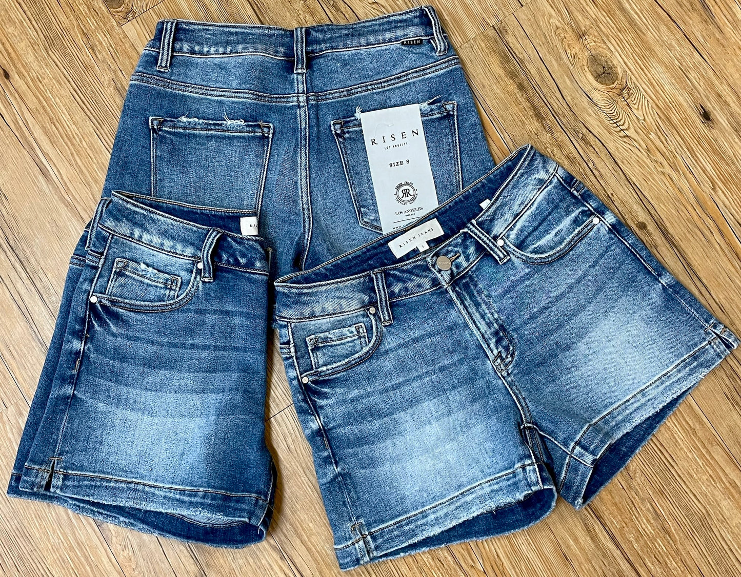 LOW RISE SHORTS WITH SLIT