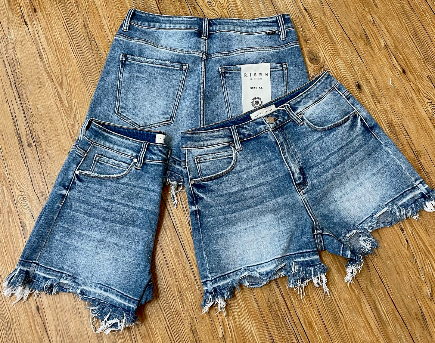 HIGH RISE RELEASED HEM SHORTS