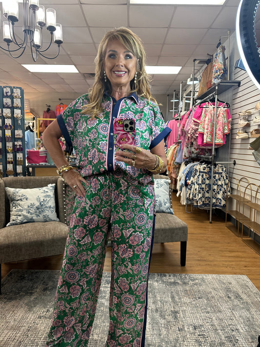 Paisley print high waist wide-leg pull-on pants featuring contrast accented band along side