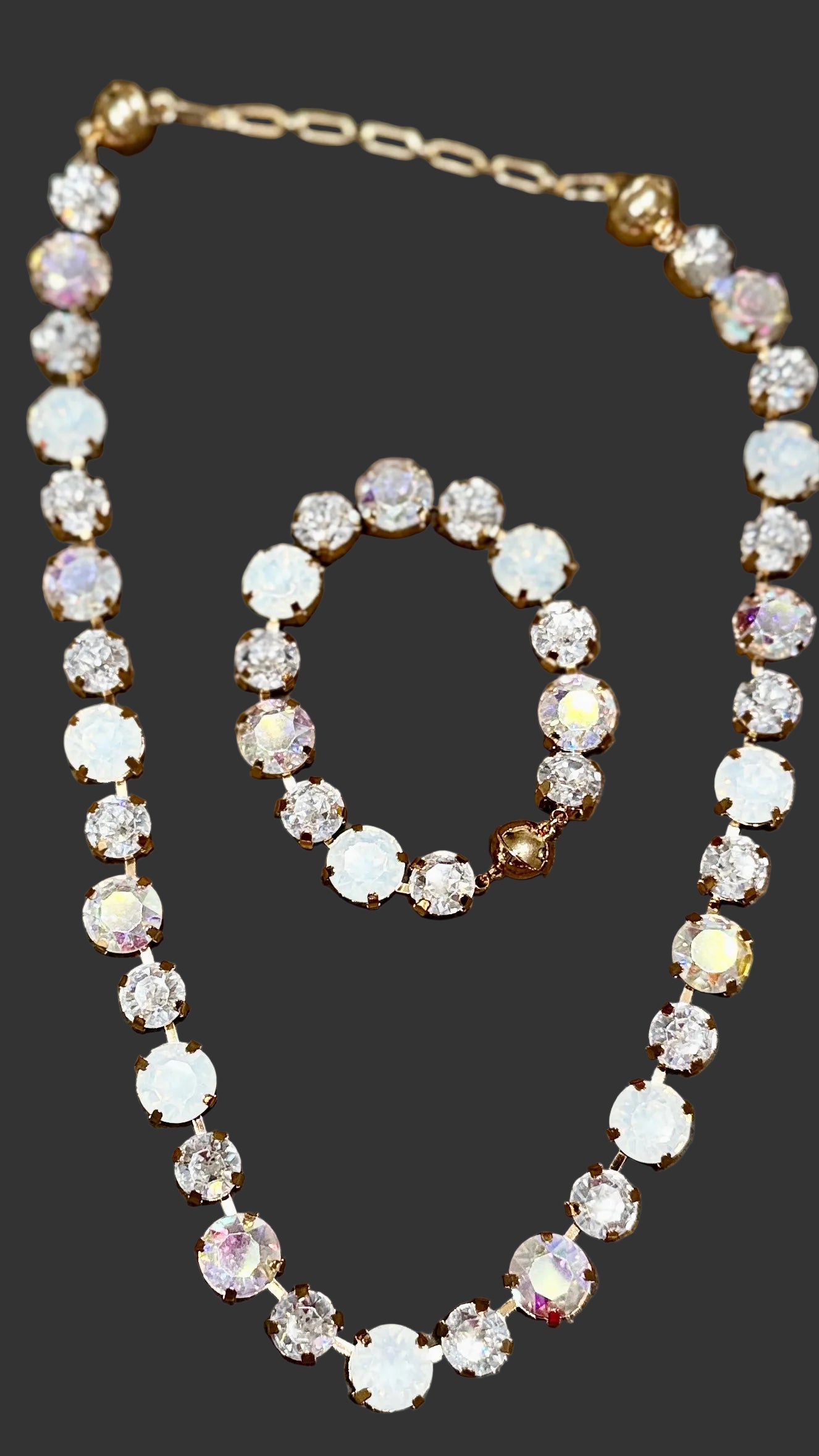 What's Hot Mulit Stone Necklace w/Magnet Closure