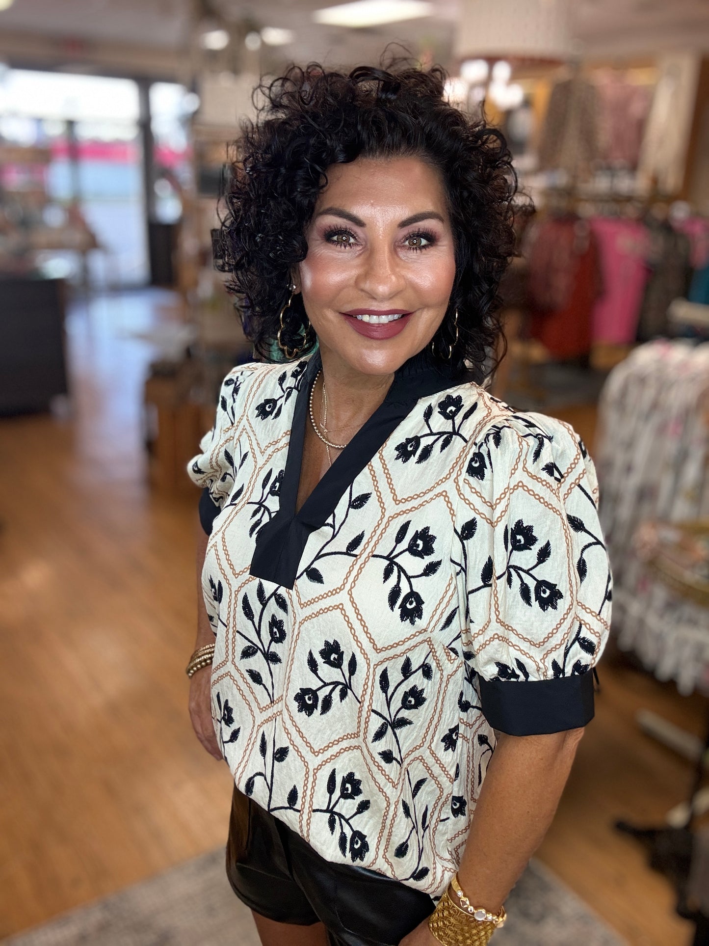 Floral print short puff sleeve Embroidered Top