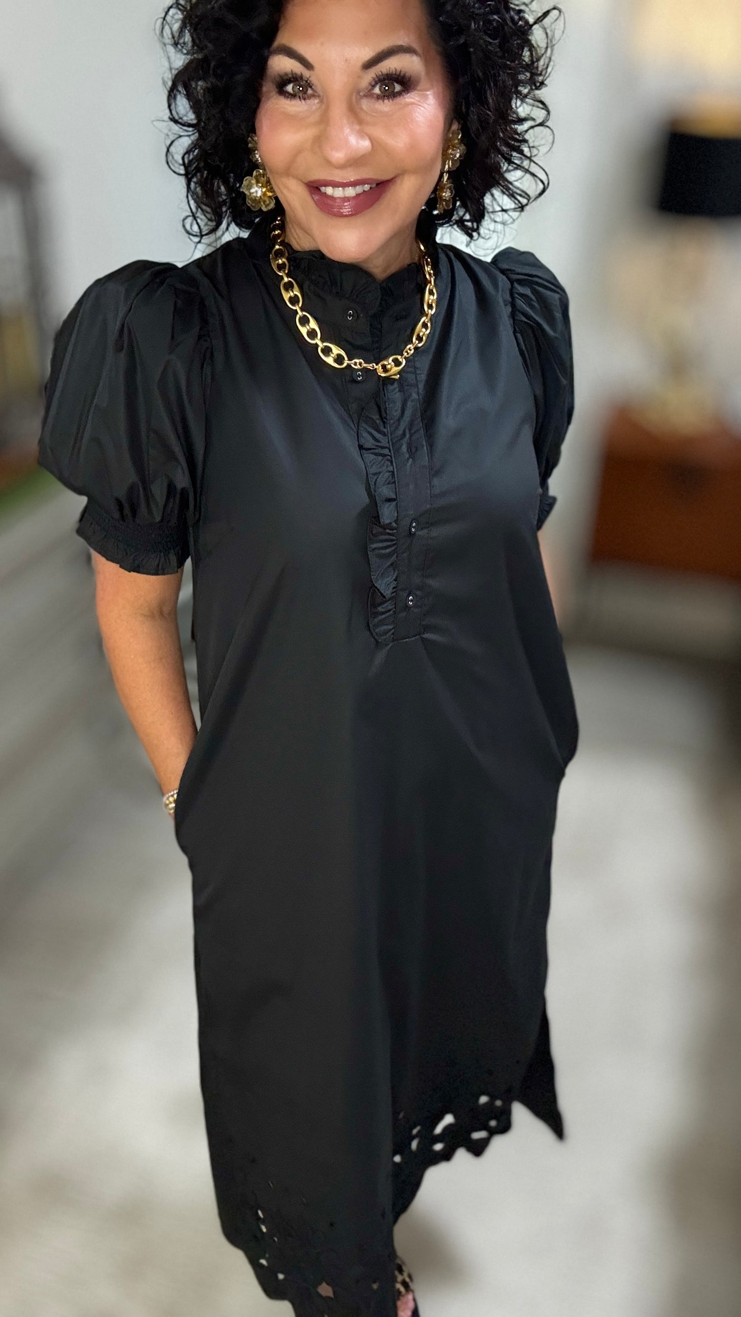 Solid short puff sleeve midi dress featuring ruffle band collar