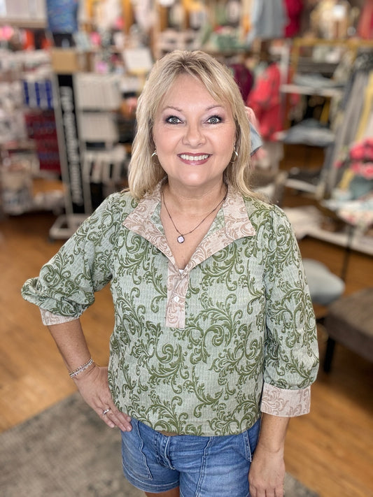 Quarter Button Down Contrast Band Top